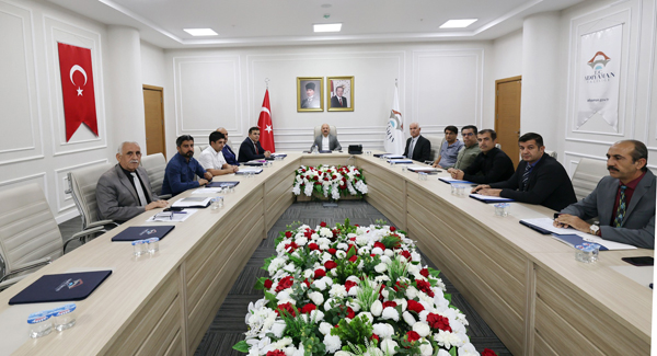 Valimiz Sayın Dr. Osman Varol başkanlığında kırsal kesime yönelik hizmetlerini ihtiyaçlara yönelik toplantı yapıldı.